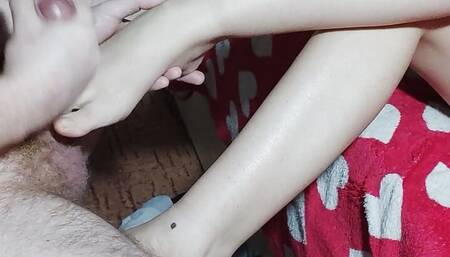 My feet miss your cum, cum on my feet.