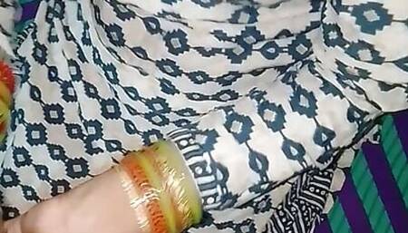 Desi girlfriend's sex on bed