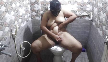 Beautiful Aunty Show Body and Removal Her Pussy Hair Looking Very Beautiful and Very Big Boobs I Don't Expect That Is Very Crazy