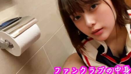 - [Private SEX with her] She exposes her erotic face when she is naughty while taking a gonzo.