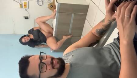 The slut came to offer herself while I worked and I gave her what she wanted, COCK IN THE ASS