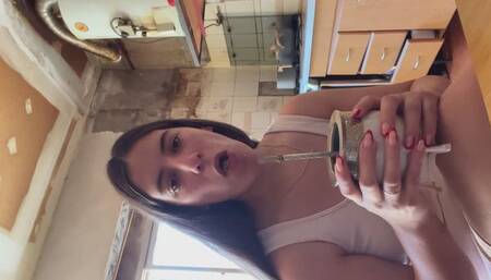 CHEWING EGGS AND TOAST