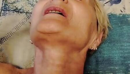 Mark masturbation and cunshot on Lory's pussy