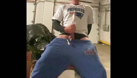 DILF JockDad87 shoots a load in the garage