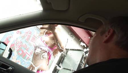 Stacey Saran a MILF with blonde hair gets her pussy opened