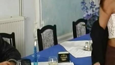 Tights saleswoman convinces customers with deep insights