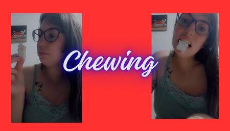 Mi boca esta feliz de comer este duro turron