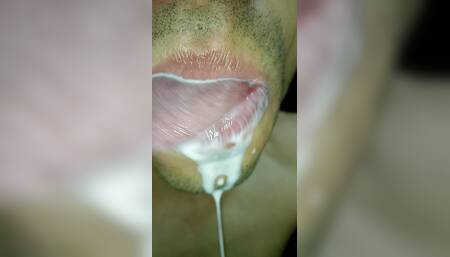 Six pack, fitness, I want milk in my mouth, milk in my mouth, submissive bitch, wants to suck your ass and pussy,