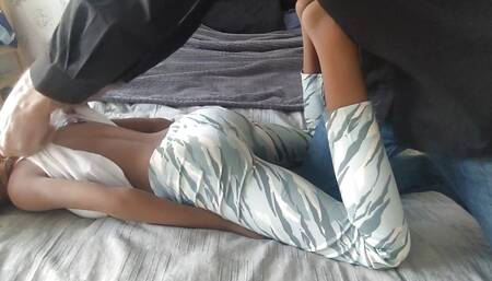 She Get a Cumshot Over Her Back After I Gave Her a Massage