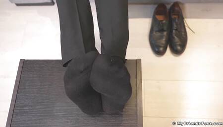 Muscular hunk Alexander strips and caresses his size 10 feet