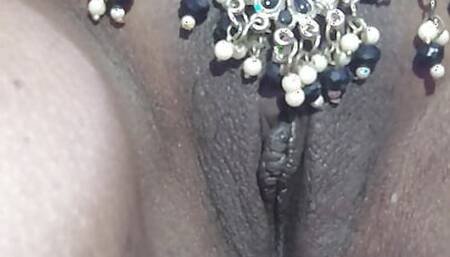 Pussy fingering by desi bhabhiji solo in the morning time