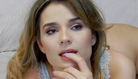 Sexy HelenWaldorf laying in bed nicely rubbing pussy