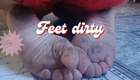 Dirty feet and ass in leggings