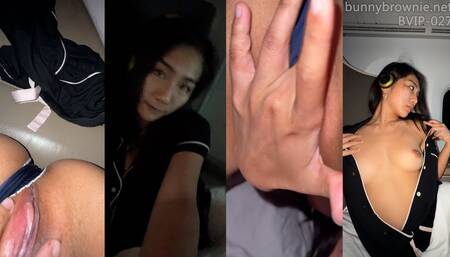 Secretly masturbating on the plane without being discovered