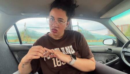 Taxi Cinicluu is a goddess with perfect feet and perfect ass that like to punish beta clients in her car 720P MP4