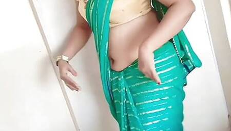 Indian village hot desi girl in the forest viral MMS