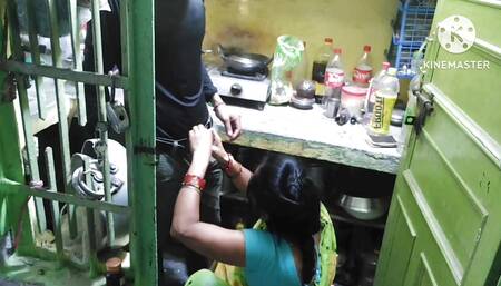 Bhabhi ko kichen me akela pakar kardi bhabhi ki mast chudai maza aa gaya