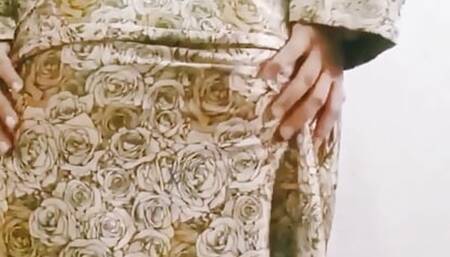 The beauty of a woman when wearing a baju kurung is like a Malay girl.