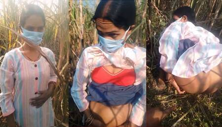 Desi Bhabhi Ko Ganne Ki Khet Me Chudai Kiya