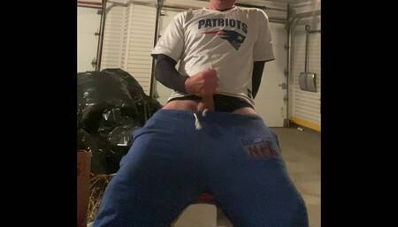 Dilf Jockdad87 Shoots a Load in the Garage