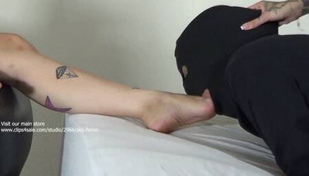 YOU NEED SWALLOW AND AEAT FEET AND TOES OF MY FRIEND DAISY LEE