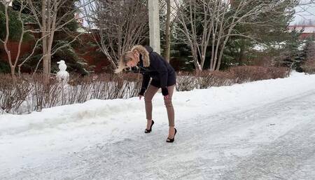 Zanotti heelless shoes on very slippery ice, planform shoes on ice, shoes on ice