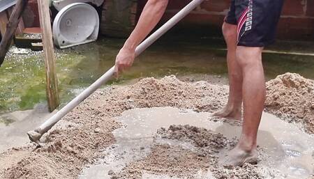 The bricklayer fucked my pussy, My cuckold husband hadn't fucked for days, the bricklayer made me cum