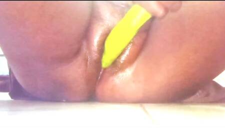 Indian House Wife Darty Veena Fucked with Brinjal ????