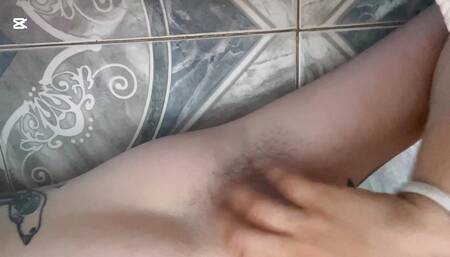 Arab with hairy armpits sucking and fucking her armpits