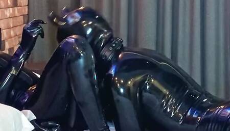 Gloomy's new latex puppy T2, training - Alex Latex
