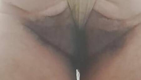Mature milf giving the body in the pussy