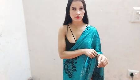 Step mom ko kapra badlte huye dekh rha tha