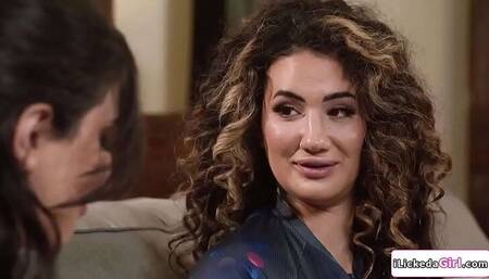 Big Tits Lesbian Arab Babes Facesitting and Pussy Licking - Sarah Arabic & Arabelle Raphael