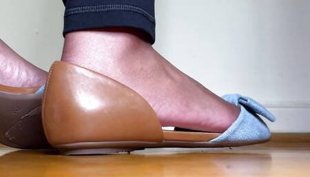 MILF Plays with Her Flats on Her Feet