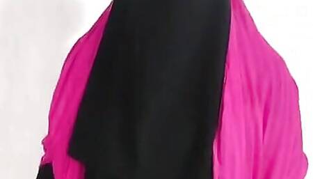 When my husband was abroad, I could not bear the burning of the pussy and had sex with another man. Bangladeshi Wife Hijabi Sex