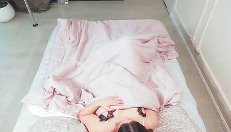 amateur wife masturbating in the morning for a better start of the day