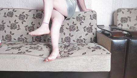 HANDS FREE CUMSHOT FEMBOY MASTURBATING WITH CUTE SMOOTH LEGS MAKING HOT LOAD OF BIG CUM FOUNTAIN OUT