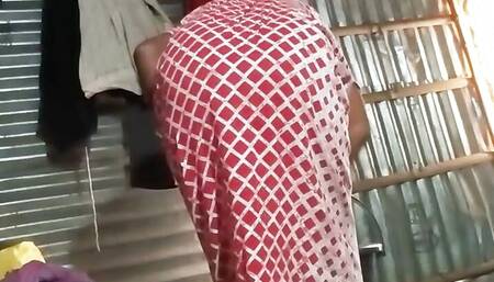 Chudai ke bad aunty ne Naha kar aaya dress changing video