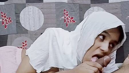 indian girl sucking boyfriend cock