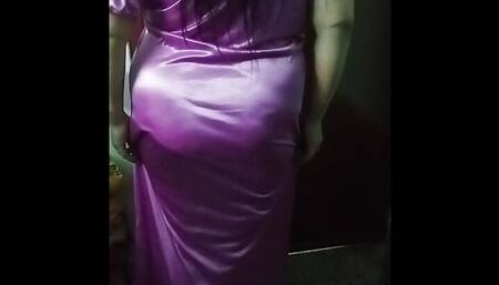 indian sexy aunty nusrat showing her ass