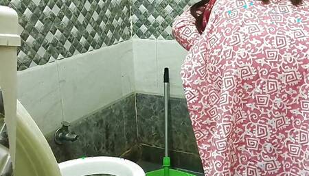 Indian Hot Mokrani Ki Chudai Malkin Se In Washroom