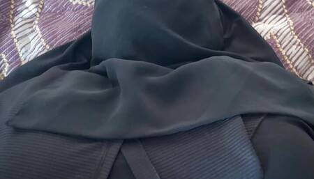 Syrian milf in hijab gets a load of cum in her pussy