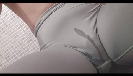 Pissing in my leggings ????