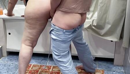 Stepmom was sitting in the toilet and stepson fucked her in the ass and gave his cock to her to suck it