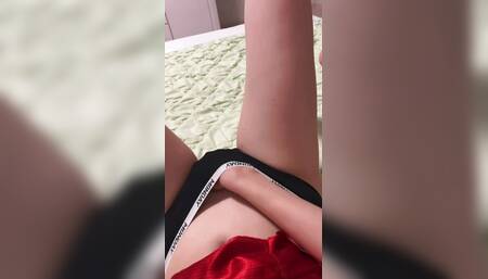 18 Year Old girl Masturbates Tight