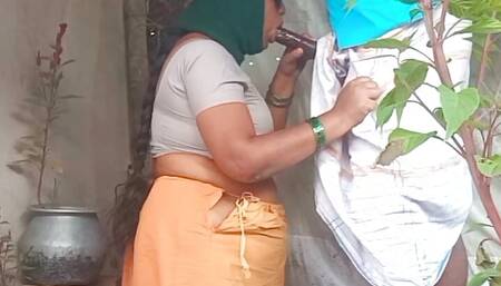 Big cock blowjob with Indian aunty