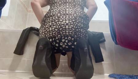 On Sundays in high heels and purple panties, relieve the pressure with the vibrator