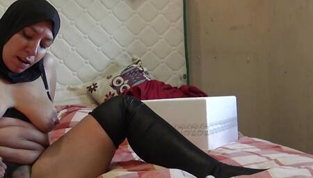 55 year old turkish amateur wife masturbates her hairy pussy with big black dildo