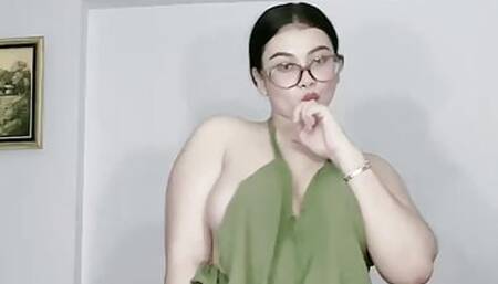 Sexy girl rocking thinly
