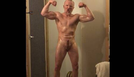 Verbal bodybuilder Daddy with big dick shows off, flexes muscles, oils up and jerks off